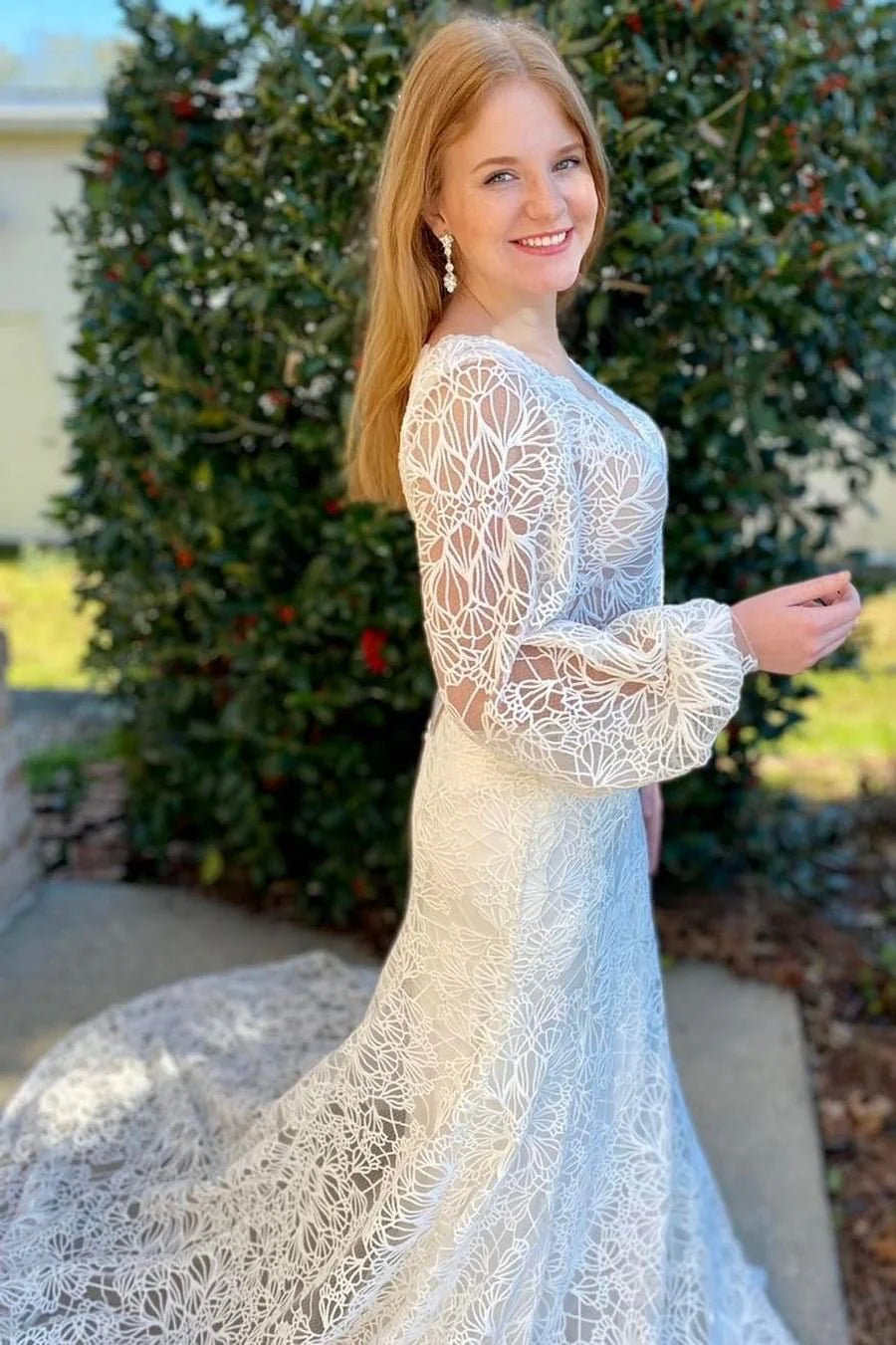 Vestido de novia de sirena con encaje, manga larga, espalda descubierta y cola de encaje